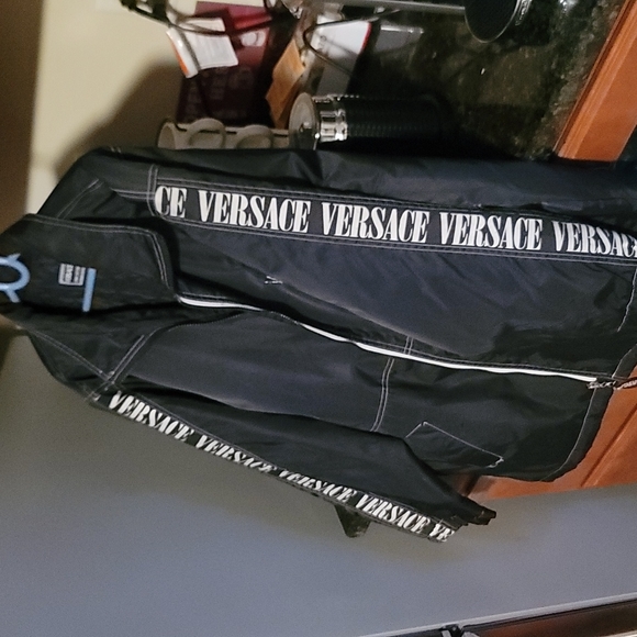 Vintage 90,s VERSACE JEANS CULTURE..BLACK WITH WHITE LETTERS VERY RARE - Picture 8 of 8